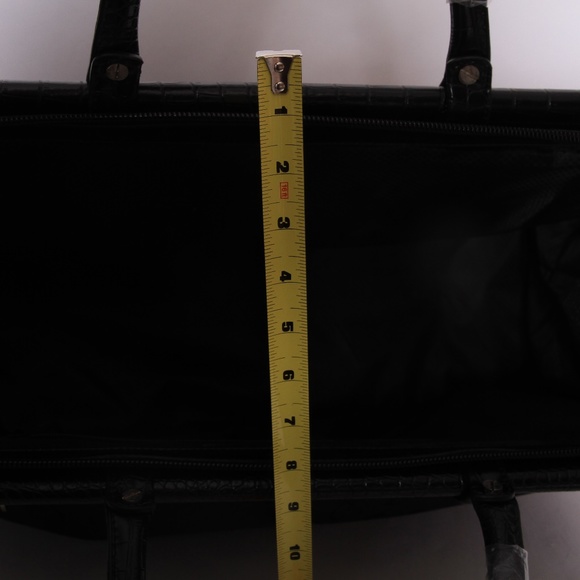 Executive Travel Bag Adorned with Lovely Hearts - Picture 7 of 8